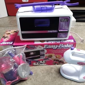 Easy bake oven mixer and accessories